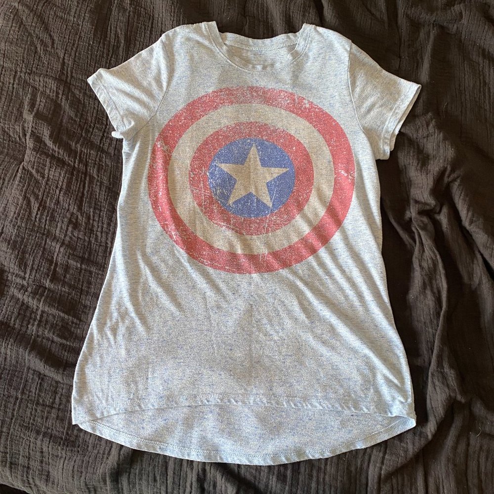 Captain America T-Shirt Size Medium